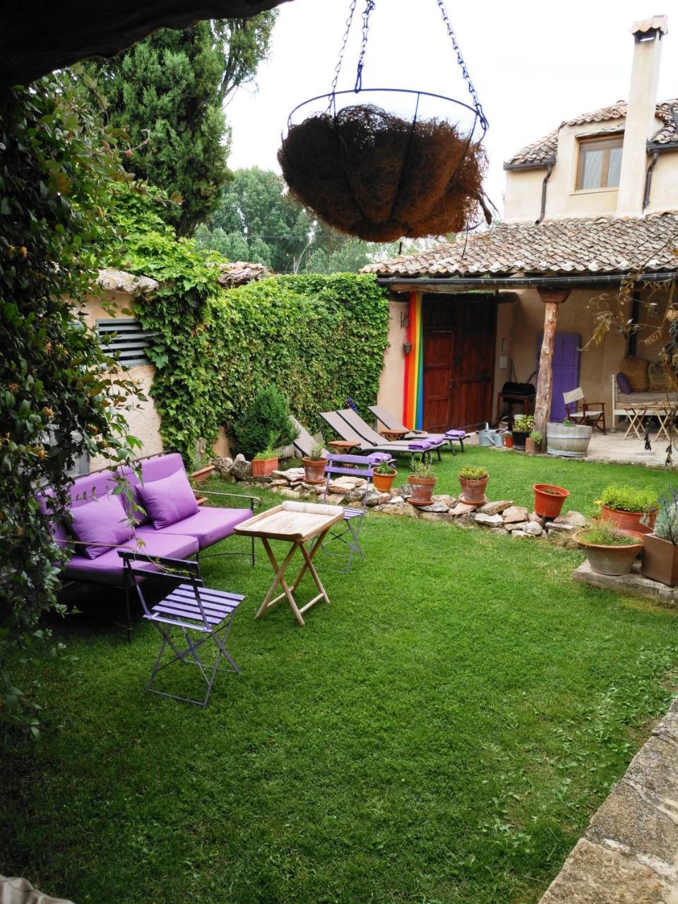La Casona De Castilnovo - Gay Men Only Guest House Valdesaz Exterior photo